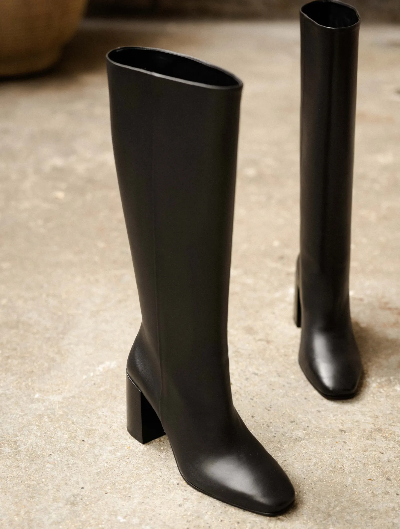 hisa_2.webp Women Bobbies Knee High Boots | Hisaé