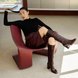 Women Bobbies Knee High Boots | Hisaé