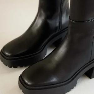 Women Bobbies Knee High Boots | Sandra